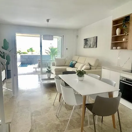 The Retreat House - Private Pool Appartement